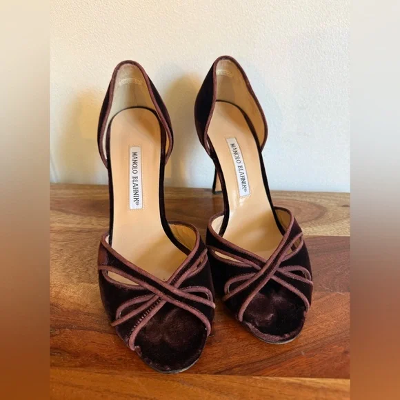 Brown velvet Manolo Blahnik pumps - Picture 5 of 6